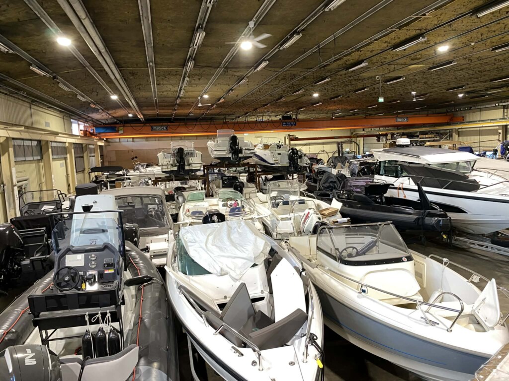 Uppställning inomhus varmhall Stenungsund Kode Marin & Maskin