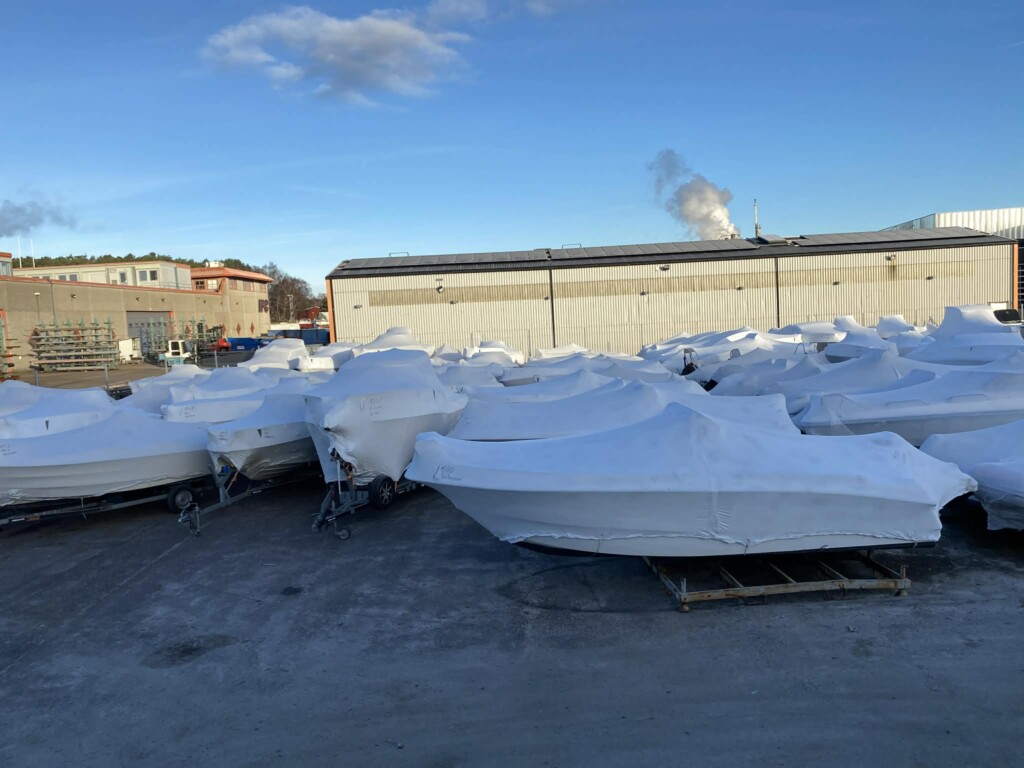 Uppställning utomhus inplastning Stenungsund Kode Marin & Maskin